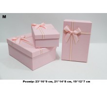 Коробка подарункова картон Матова світло рожева, бант з золотим контуром (набор 3 шт.) M середня